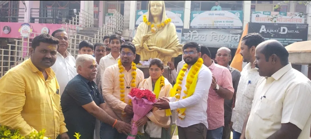 बीड येथे तलाठी परीक्षेमध्ये पात्र विद्यार्थ्यांचे धनगर समाज संघटनाच्या वतीने सत्कार