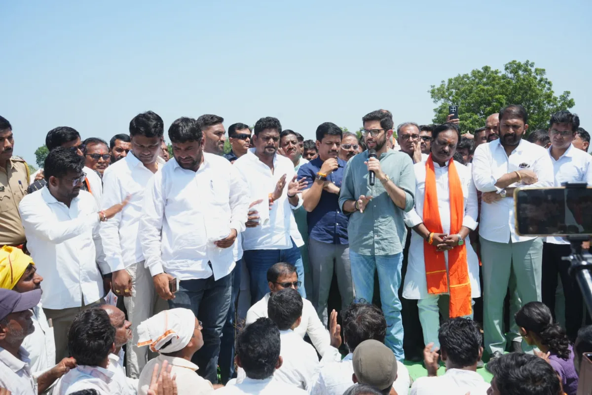 घोषणांचा पाऊस, शेतकऱ्यांची झोळी मात्र रिकामी; वरफळमध्ये आदित्य ठाकरेंचा सरकारवर घणाघात