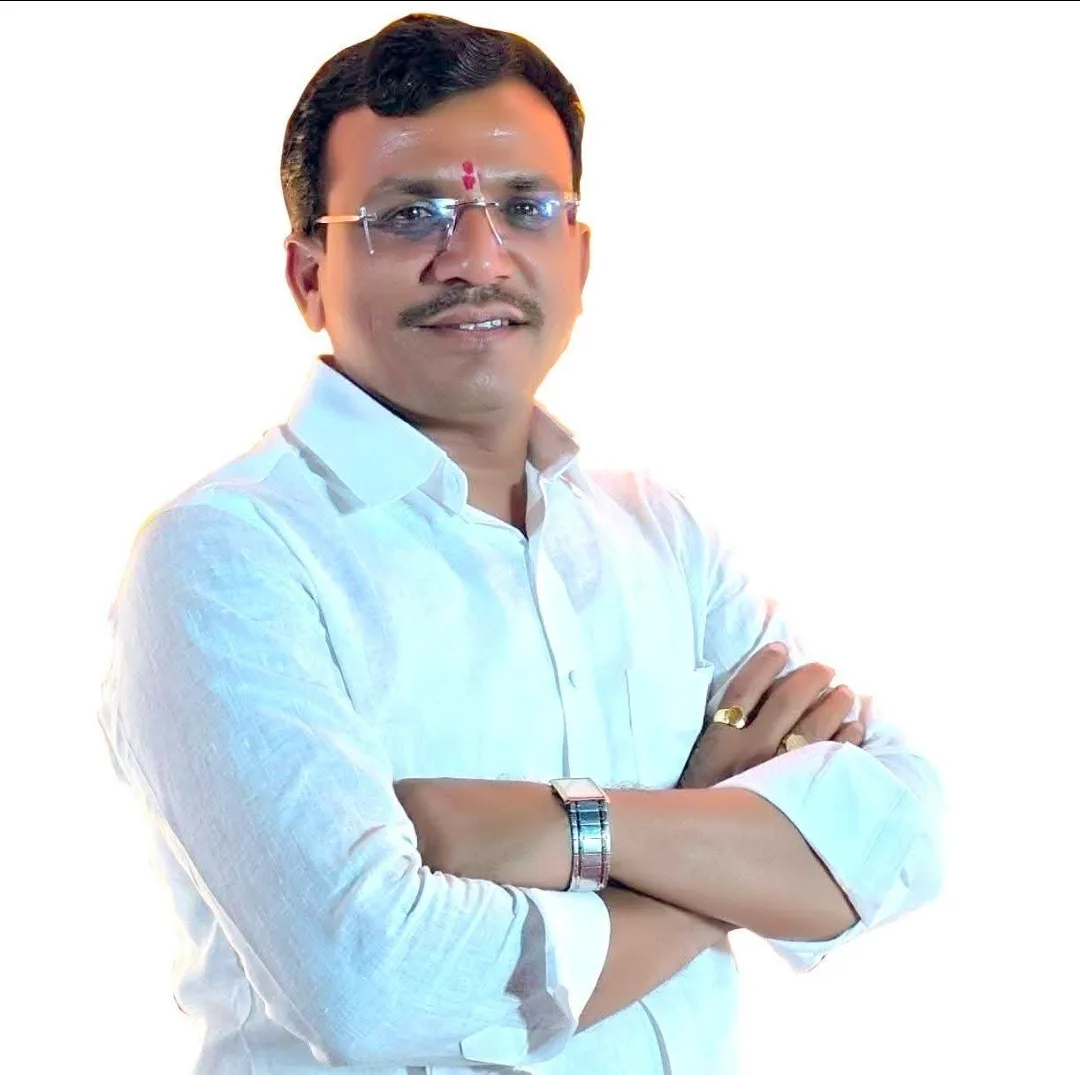 अनावश्यक खर्च टाळून दुष्काळग्रस्त शेतकऱ्यांच्या मदतीला उभे राहा : दत्ता सोळंके